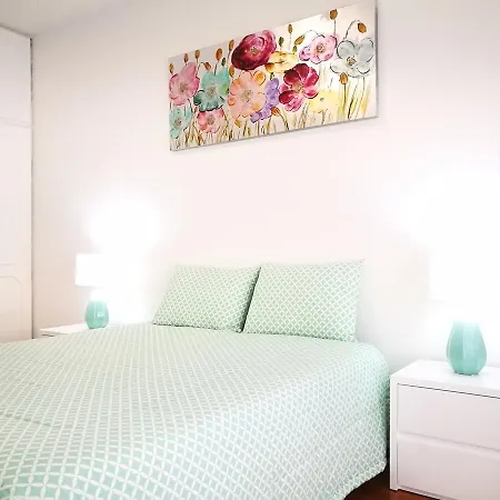 Peniche's Blue & White Apartment *